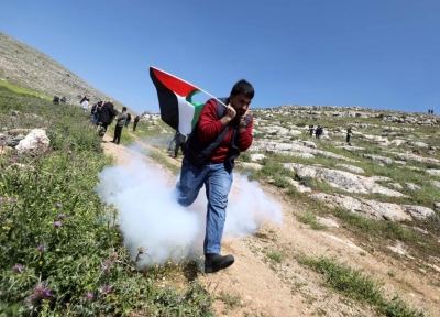 Palestinians injured in clashes with Israeli soldiers in West Bank | Palestinians injured in clashes with Israeli soldiers in West Bank