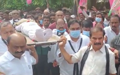 Telangana ministers attend funeral of youth killed in police firing | Telangana ministers attend funeral of youth killed in police firing