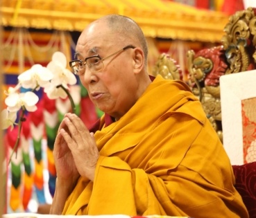 Dalai Lama offers prayers for swift end to Sri Lanka crisis | Dalai Lama offers prayers for swift end to Sri Lanka crisis