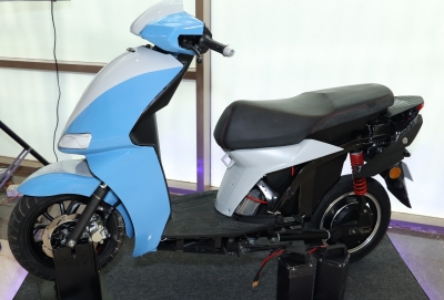 e-scooter will removable batteries to run 150 kms on one charge | e-scooter will removable batteries to run 150 kms on one charge e-scooter will removable batteries to run 150 kms on one charge | e-scooter will removable batteries to run 150 kms on one charge