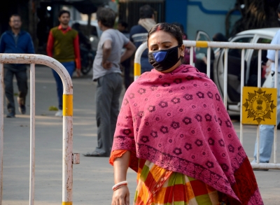 Covid-19 curbs to hit Holi shopping | Covid-19 curbs to hit Holi shopping
