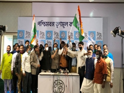 AIMIM's Anwar Pasha, other workers join TMC | AIMIM's Anwar Pasha, other workers join TMC