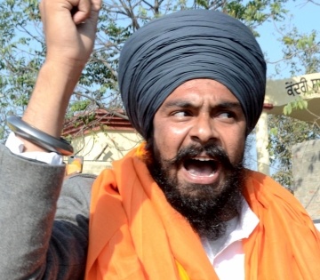Suspense over arrest of radical Amritpal Singh in Punjab continues (Second Lead) | Suspense over arrest of radical Amritpal Singh in Punjab continues (Second Lead)