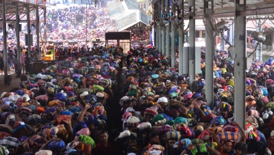 Kerala HC pulls the plug on community policing at famed Sabarimala temple | Kerala HC pulls the plug on community policing at famed Sabarimala temple Kerala HC pulls the plug on community policing at famed Sabarimala temple | Kerala HC pulls the plug on community policing at famed Sabarimala temple