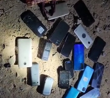 Notorious criminal nabbed in Delhi, 25 snatched mobile phones recovered | Notorious criminal nabbed in Delhi, 25 snatched mobile phones recovered
