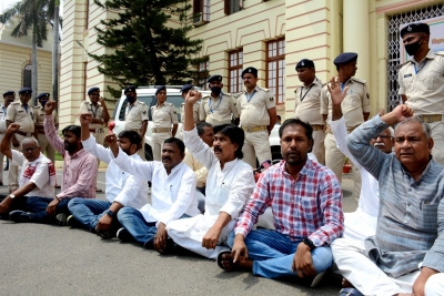 CPI-ML MLA's health deteriorates during protest outside Bihar assembly | CPI-ML MLA's health deteriorates during protest outside Bihar assembly