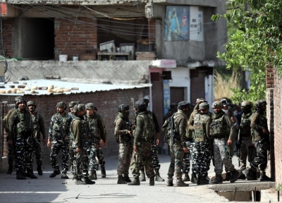 2 Pakistani Jaish terrorists slain in Kashmir gunfight | 2 Pakistani Jaish terrorists slain in Kashmir gunfight