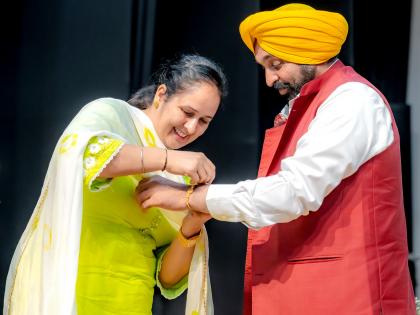 Punjab CM stops speech as woman approaches to tie him rakhi | Punjab CM stops speech as woman approaches to tie him rakhi Punjab CM stops speech as woman approaches to tie him rakhi | Punjab CM stops speech as woman approaches to tie him rakhi