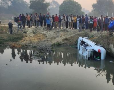 Four killed as car skids off road in Lucknow | Four killed as car skids off road in Lucknow