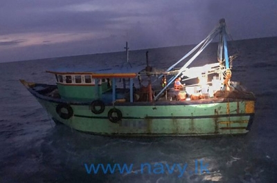SL Navy arrests 15 Indian fishermen, including a minor | SL Navy arrests 15 Indian fishermen, including a minor SL Navy arrests 15 Indian fishermen, including a minor | SL Navy arrests 15 Indian fishermen, including a minor