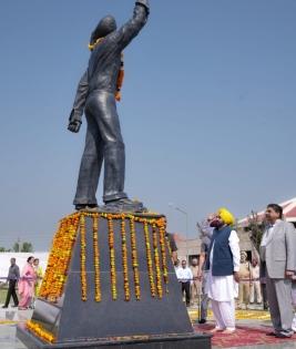 Extend support to realise dreams of Bhagat Singh: Punjab CM | Extend support to realise dreams of Bhagat Singh: Punjab CM