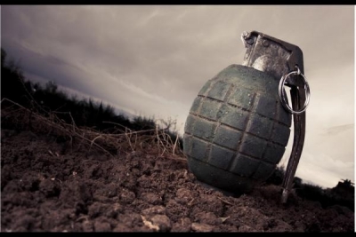 Terrorists hurl grenade at CRPF bunker in J&K's Anantnag | Terrorists hurl grenade at CRPF bunker in J&K's Anantnag