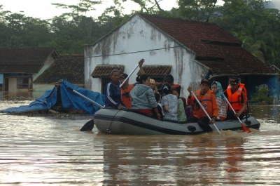 Flood in Indonesia's Central Java leaves one missing, around 3000 evacuated | Flood in Indonesia's Central Java leaves one missing, around 3000 evacuated Flood in Indonesia's Central Java leaves one missing, around 3000 evacuated | Flood in Indonesia's Central Java leaves one missing, around 3000 evacuated