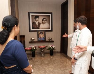 Rahul Gandhi visits late superstar Puneeth Rajkumar's residence | Rahul Gandhi visits late superstar Puneeth Rajkumar's residence