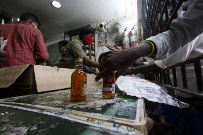After tough 50 days, a mad rush as liquor vends open in Kerala | After tough 50 days, a mad rush as liquor vends open in Kerala