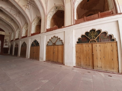 Shopkeepers struggling for livelihood at Red Fort's Chhatta Bazaar | Shopkeepers struggling for livelihood at Red Fort's Chhatta Bazaar