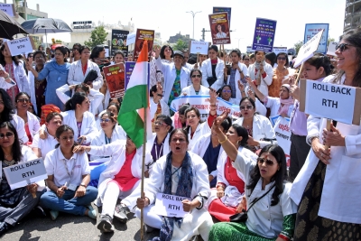 13 days on, no respite from R'sthan doctors' strike over Right to Health Bill | 13 days on, no respite from R'sthan doctors' strike over Right to Health Bill