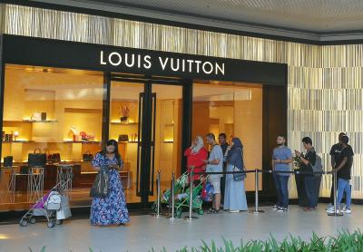 Louis Vuitton under fire in China for refund policy | Louis Vuitton under fire in China for refund policy