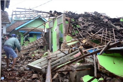 7 killed, 85 injured as strong earthquake hits Indonesia | 7 killed, 85 injured as strong earthquake hits Indonesia