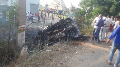 Gurugram: 2 burnt alive as car catches fire after collision with pole | Gurugram: 2 burnt alive as car catches fire after collision with pole