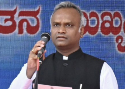 Karnataka Minister Priyank Kharge slams Centre’s foreign policy, BJP hits back | Karnataka Minister Priyank Kharge slams Centre’s foreign policy, BJP hits back Karnataka Minister Priyank Kharge slams Centre’s foreign policy, BJP hits back | Karnataka Minister Priyank Kharge slams Centre’s foreign policy, BJP hits back