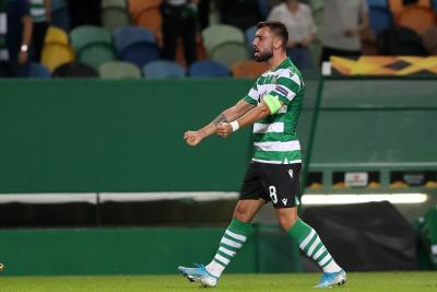 FIFA to investigate Fernandes transfer to Man United: Report | FIFA to investigate Fernandes transfer to Man United: Report