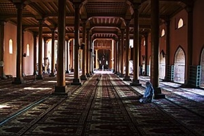 Ramzan's last Friday prayers disallowed in Kashmir's Jamia Masjid | Ramzan's last Friday prayers disallowed in Kashmir's Jamia Masjid