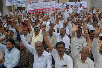 TN power loom owners to protest against tariff hike | TN power loom owners to protest against tariff hike