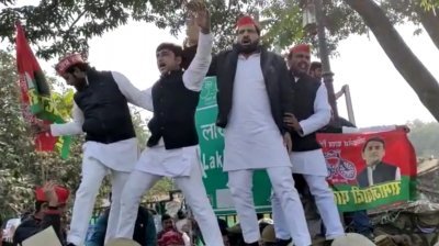 SP stages protests on farmer's issue | SP stages protests on farmer's issue
