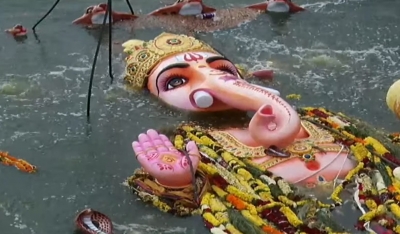 Row over immersion of idols in Hyderabad lake | Row over immersion of idols in Hyderabad lake