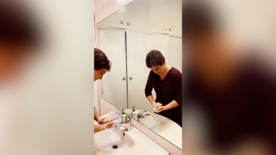Priyanka Gandhi shows how to wash hands properly | Priyanka Gandhi shows how to wash hands properly Priyanka Gandhi shows how to wash hands properly | Priyanka Gandhi shows how to wash hands properly