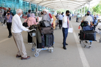 Protest at Amritsar airport over delay in Covid-19 tests | Protest at Amritsar airport over delay in Covid-19 tests Protest at Amritsar airport over delay in Covid-19 tests | Protest at Amritsar airport over delay in Covid-19 tests