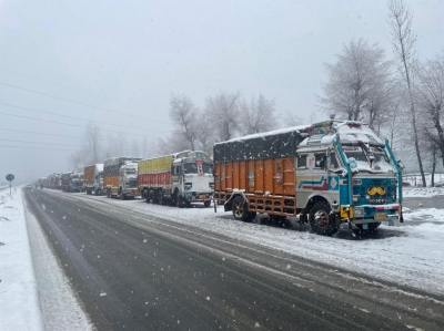 Jammu-Srinagar Highway re-opened for traffic | Jammu-Srinagar Highway re-opened for traffic