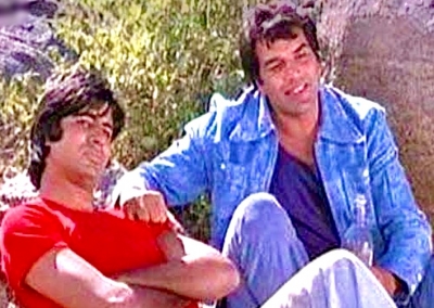 Dharmendra posts picture from Sholay, calls Amitabh 'most talented actor' | Dharmendra posts picture from Sholay, calls Amitabh 'most talented actor'