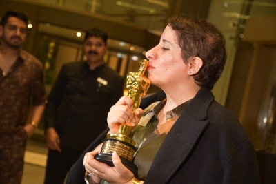 Jubilant Guneet Monga reaches Mumbai after Oscar conquest | Jubilant Guneet Monga reaches Mumbai after Oscar conquest Jubilant Guneet Monga reaches Mumbai after Oscar conquest | Jubilant Guneet Monga reaches Mumbai after Oscar conquest