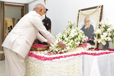 Kovind, Modi pay floral tributes to Ex-Prez Pranab Mukherjee | Kovind, Modi pay floral tributes to Ex-Prez Pranab Mukherjee