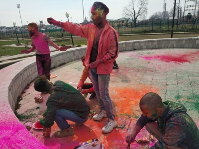JKWP celebrates Holi with fervour in Srinagar | JKWP celebrates Holi with fervour in Srinagar JKWP celebrates Holi with fervour in Srinagar | JKWP celebrates Holi with fervour in Srinagar