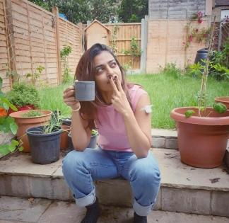 Radhika Apte takes second vaccine shot for Covid-19 | Radhika Apte takes second vaccine shot for Covid-19 Radhika Apte takes second vaccine shot for Covid-19 | Radhika Apte takes second vaccine shot for Covid-19