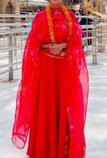 Esha Gupta visits Kashi Vishwanath temple to seek blessings for 'Aashram 3' | Esha Gupta visits Kashi Vishwanath temple to seek blessings for 'Aashram 3' Esha Gupta visits Kashi Vishwanath temple to seek blessings for 'Aashram 3' | Esha Gupta visits Kashi Vishwanath temple to seek blessings for 'Aashram 3'