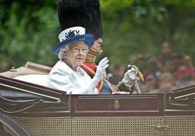 Queen tells UK 'we will succeed' in fight against COVID-19 | Queen tells UK 'we will succeed' in fight against COVID-19