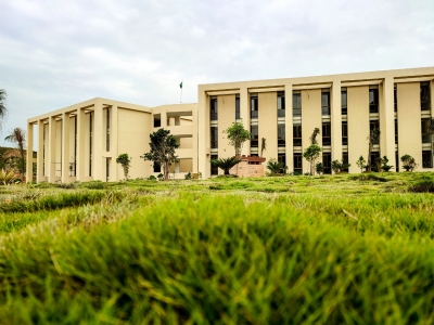 Imran's university got undue favours in cash, land: Pak Minister | Imran's university got undue favours in cash, land: Pak Minister Imran's university got undue favours in cash, land: Pak Minister | Imran's university got undue favours in cash, land: Pak Minister