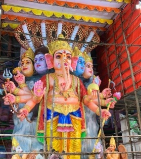 Hyderabad's tallest Ganesh idol is again centre of attraction | Hyderabad's tallest Ganesh idol is again centre of attraction