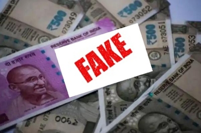 Bag full of gold, fake currency valued at Rs 18L seized | Bag full of gold, fake currency valued at Rs 18L seized