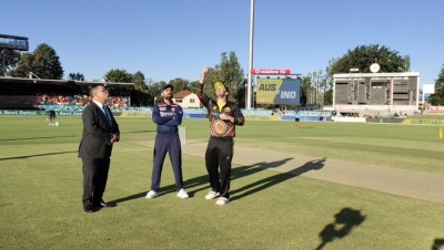 1st T20I: Australia opt to bowl against India, Natarajan makes debut | 1st T20I: Australia opt to bowl against India, Natarajan makes debut