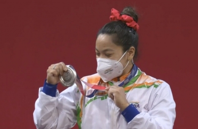 Mirabai wins silver in women's 49kg weightlifting | Mirabai wins silver in women's 49kg weightlifting
