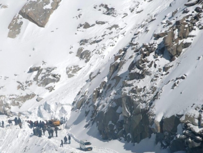4 killed in Pak avalanche | 4 killed in Pak avalanche