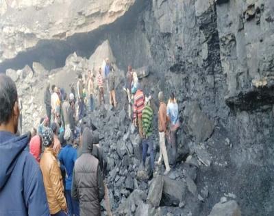 Clash over illegal coal mining leaves 6 injured in Dhanbad | Clash over illegal coal mining leaves 6 injured in Dhanbad
