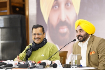 Will install photos of Ambedkar, Bhagat Singh in offices: Kejriwal | Will install photos of Ambedkar, Bhagat Singh in offices: Kejriwal Will install photos of Ambedkar, Bhagat Singh in offices: Kejriwal | Will install photos of Ambedkar, Bhagat Singh in offices: Kejriwal