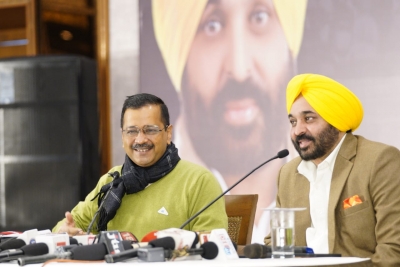 Will install photos of Ambedkar, Bhagat Singh in offices: Kejriwal | Will install photos of Ambedkar, Bhagat Singh in offices: Kejriwal