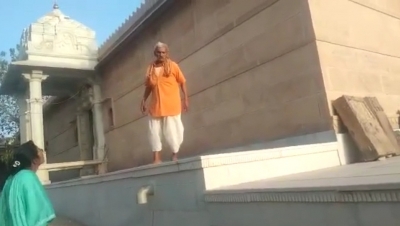 Dalit couple in Rajasthan denied entry into temple, priest booked | Dalit couple in Rajasthan denied entry into temple, priest booked Dalit couple in Rajasthan denied entry into temple, priest booked | Dalit couple in Rajasthan denied entry into temple, priest booked
